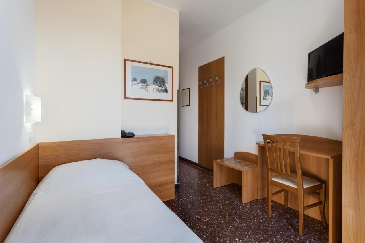 Hotel Roma Palmanova Esterno foto